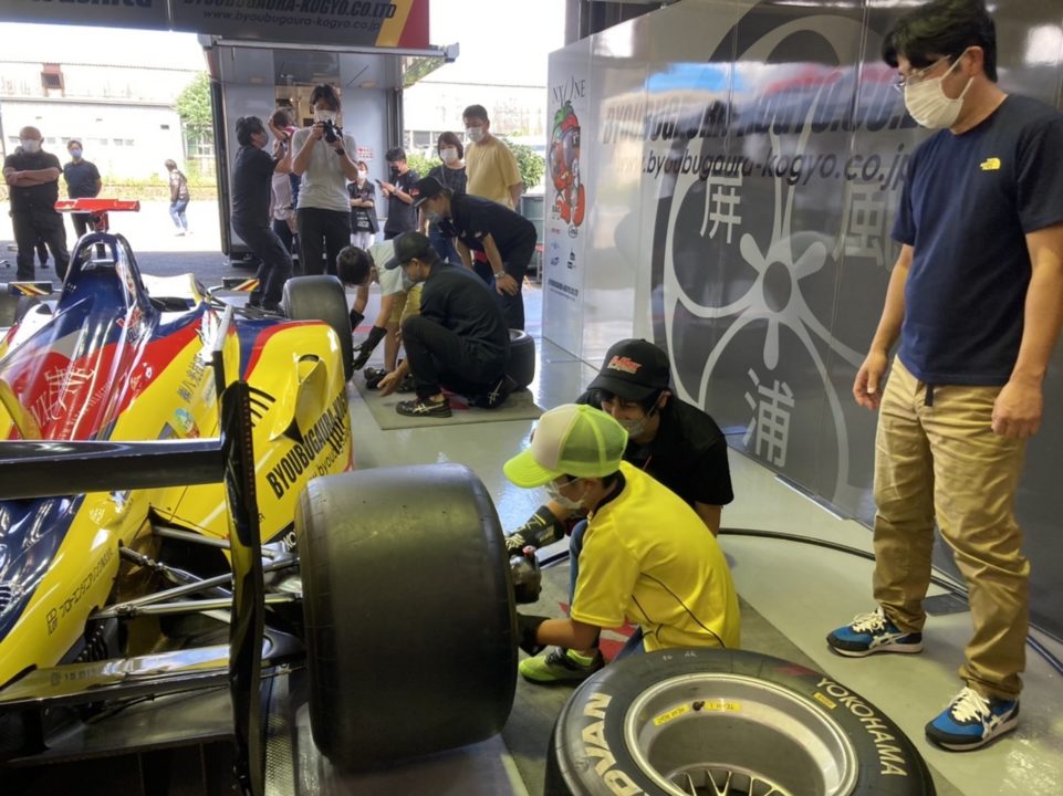 オープンファクトリーを行い、ファンや地域の方と交流しました | B-Max